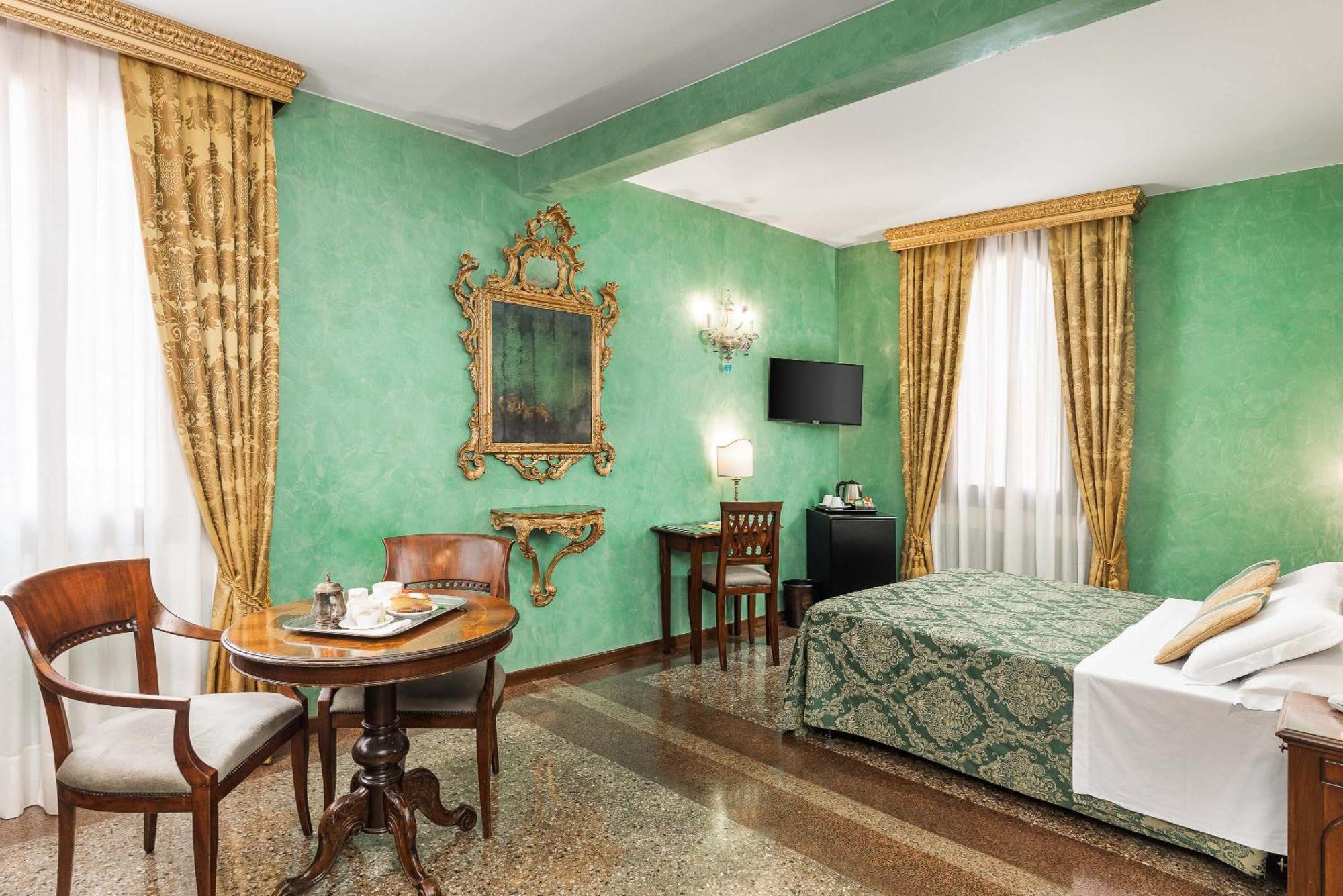 Camera Luxury Matrimoniale/Doppia con Letti Singoli